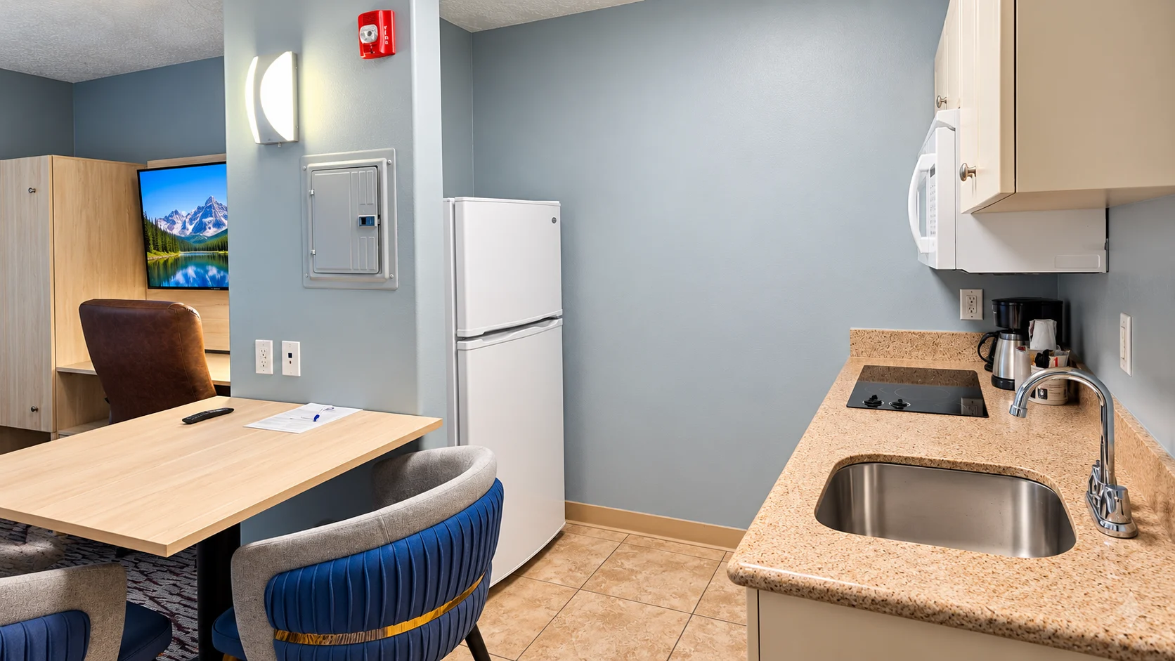 Kitchenette with sink, microwave, coffee maker and full-height refrigerator — Best Western Vernal Inn, Vernal Utah