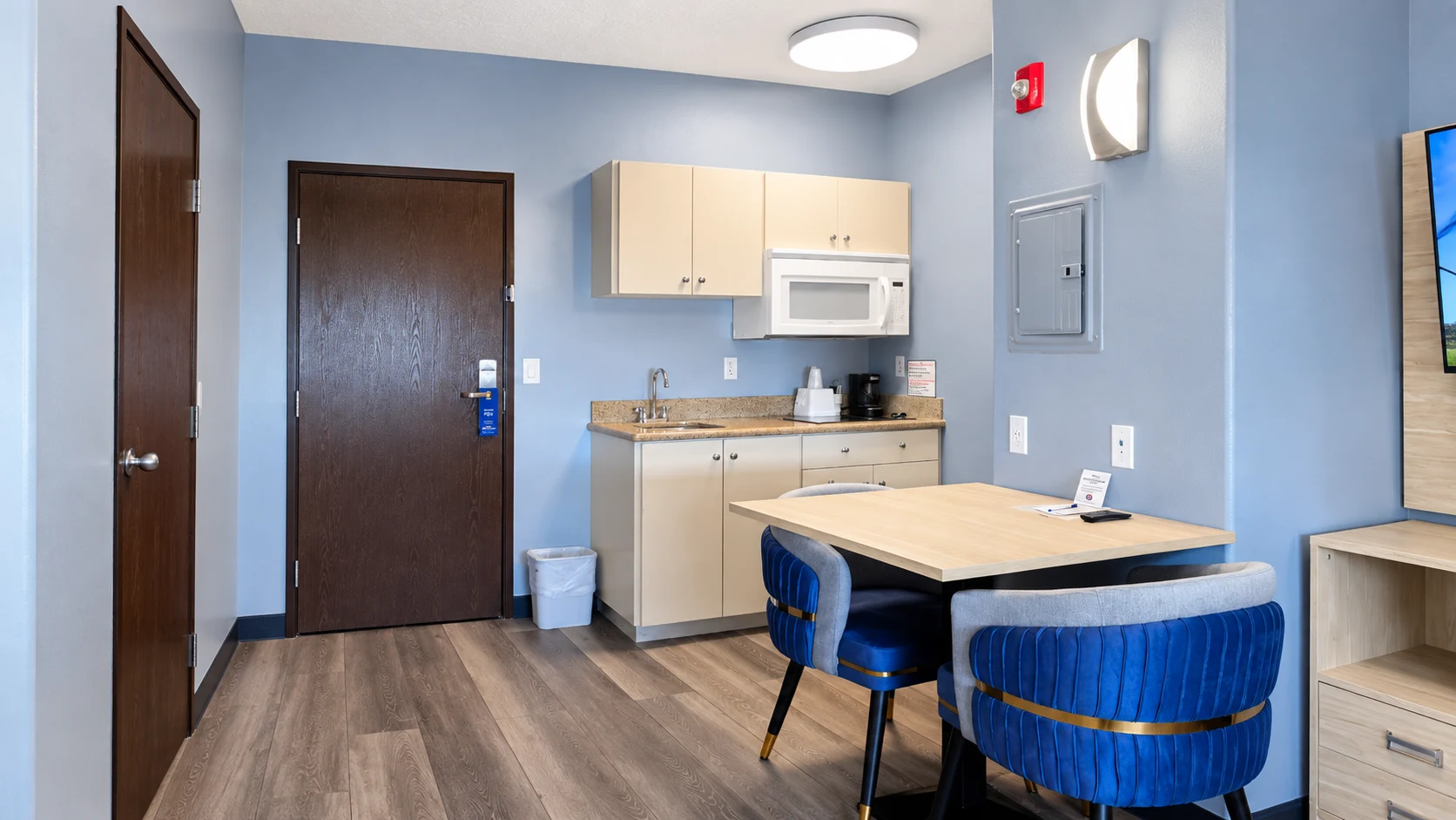 Kitchenette with microwave, coffee maker and dining table beside the entry door — Best Western Vernal Inn, Vernal Utah